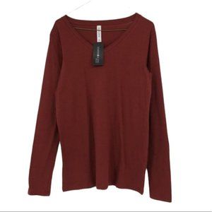 NWT Zeanna Outfitters All Seasons V neck long sleeve tee brick red M